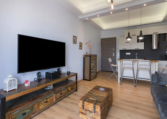 Stratum Apartment By Lobbysquare